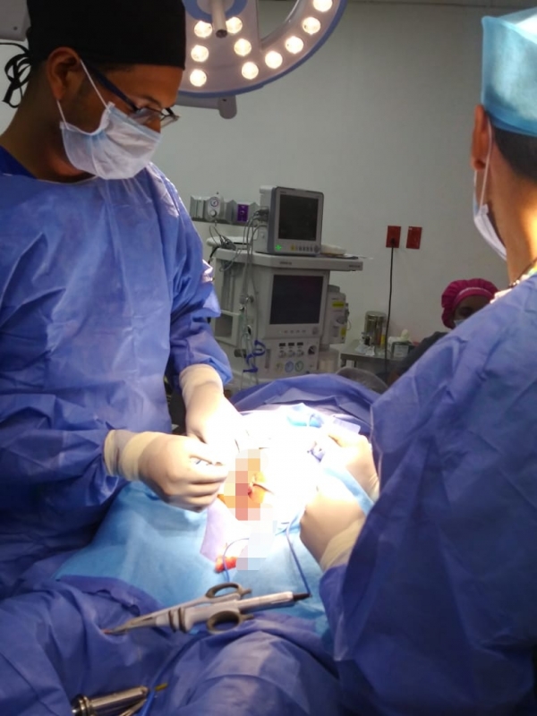 Moscoso Puello realiza decenas de cirugías de coloproctología en un día