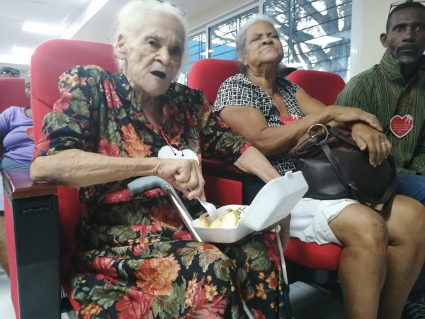 Adultos mayores celebran su día en el Moscoso Puello