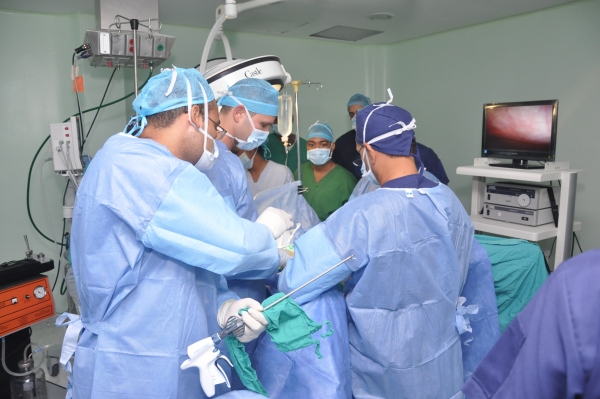 Moscoso Puello realiza neurocirugía y cirugía reconstructiva