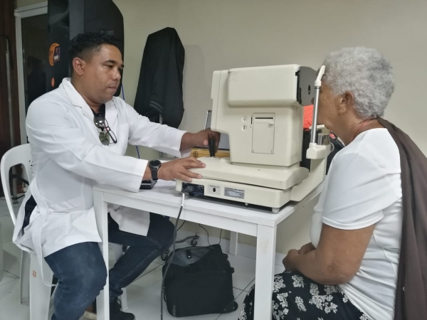 Profesional de la salud visual del Moscoso Puello advierte sobre glaucoma