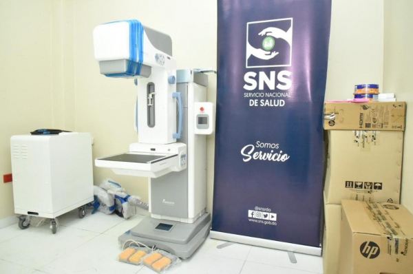 Hospital Moscoso Puello recibe mamógrafo del SNS